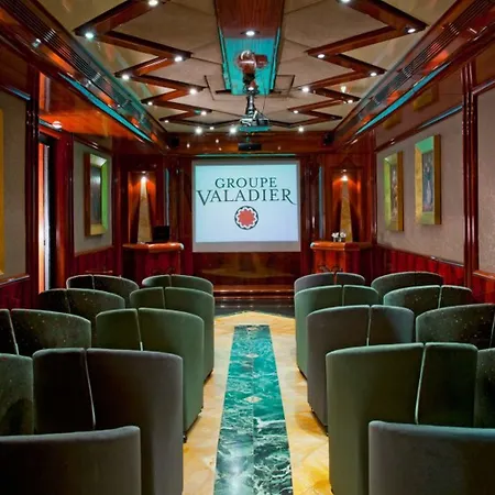 ヴァラディエール ホテル 4*